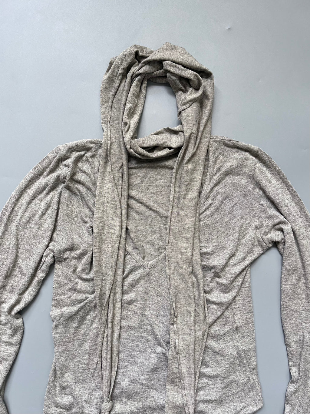 CELYN b Grey Cotton Top w. Scarf